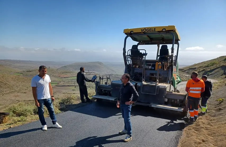 Reasfaltado de la subida a la Caldera de Gallo.