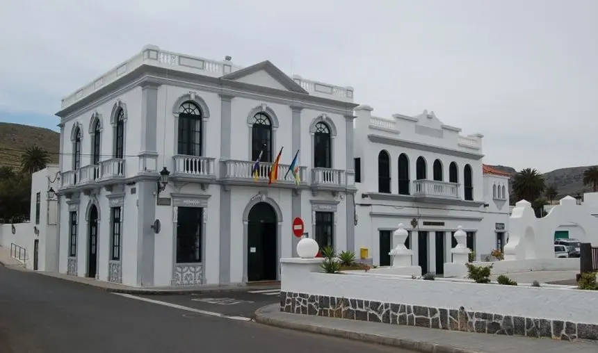 Fachada del Ayuntamiento de Haría.