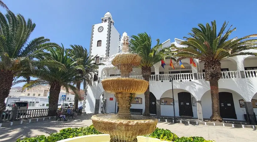 FOTO AYUNTAMIENTO DE SAN BARTOLOMÉ (2)