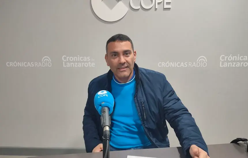 Oswaldo Betancort este miércoles en el estudio de Crónicas Radio-COPE Lanzarote.