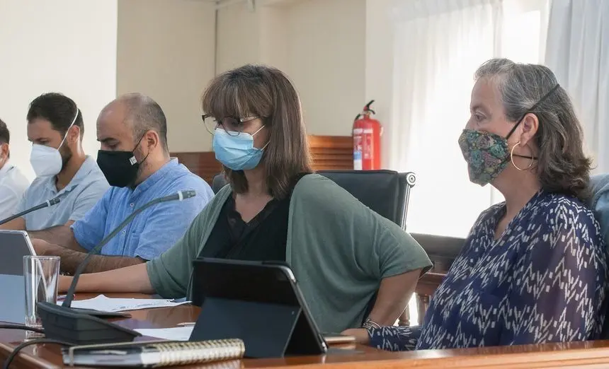 Leticia Padilla durante un pleno en el Ayuntamiento de Arrecife.