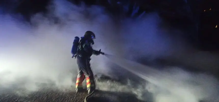 Imagen de la actuación de los bomberos este sábado de madrugada