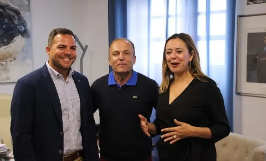 Jesús Machín con María Dolores Corujo y Jacobo Medina cuando todavía estaba vivo el pacto entre el PP y el PSOE.