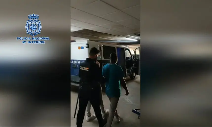 Muleros detenidos en el aeropuerto César Manrique.