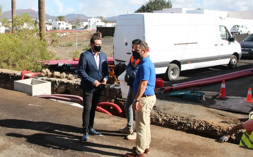 Óscar Noda en visita a obras del mes de enero en Yaiza