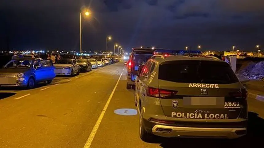 Imagen de archivo de una actuación de noche de la Policía Local y de la Nacional en Arrecife.