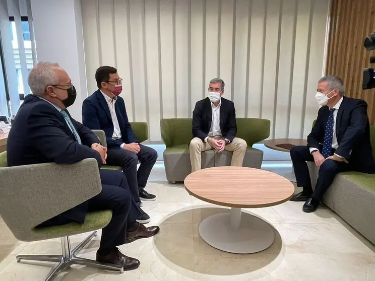 Reunión de Fernando Clavijo con los representantes de la CCE.