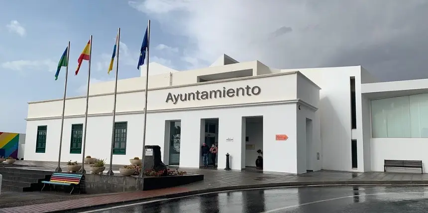 Fachada del ayuntamiento de Tías.