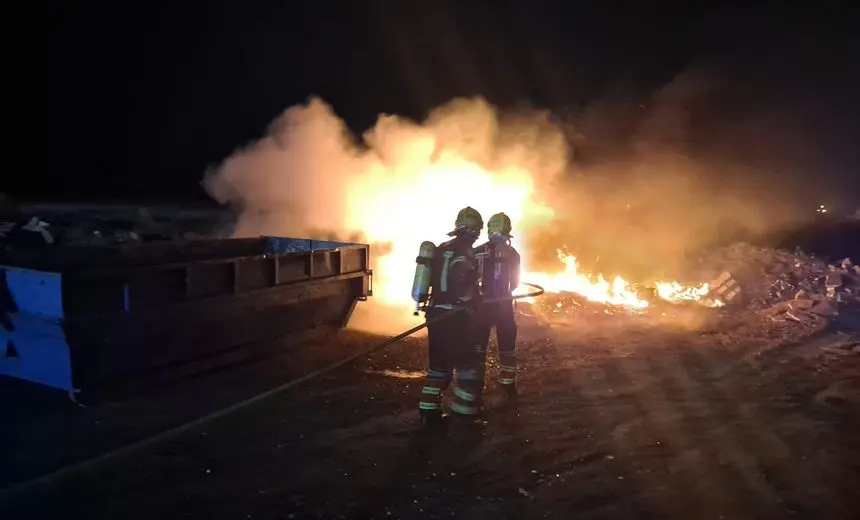 Momento de la actuación de los bomberos