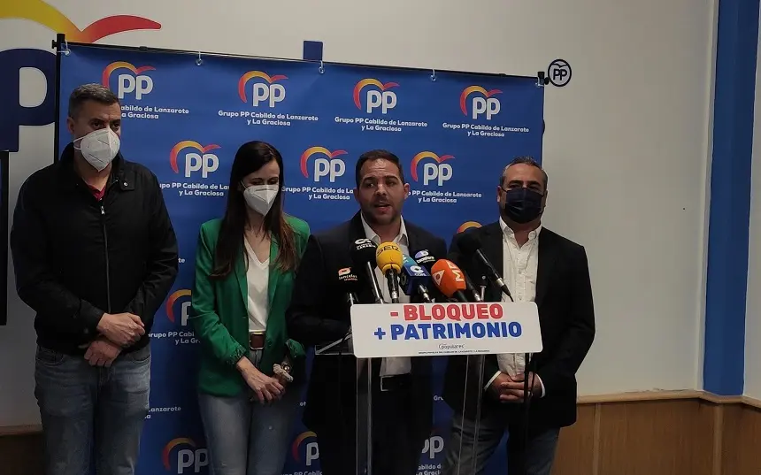 Jacobo Medina en la rueda de prensa de los consejeros del Partido Popular en el Cabildo.