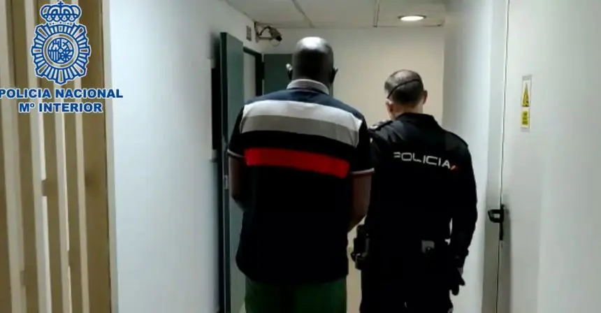Mulero detenido por la Policía Nacional en el aeropuerto de Lanzarote.