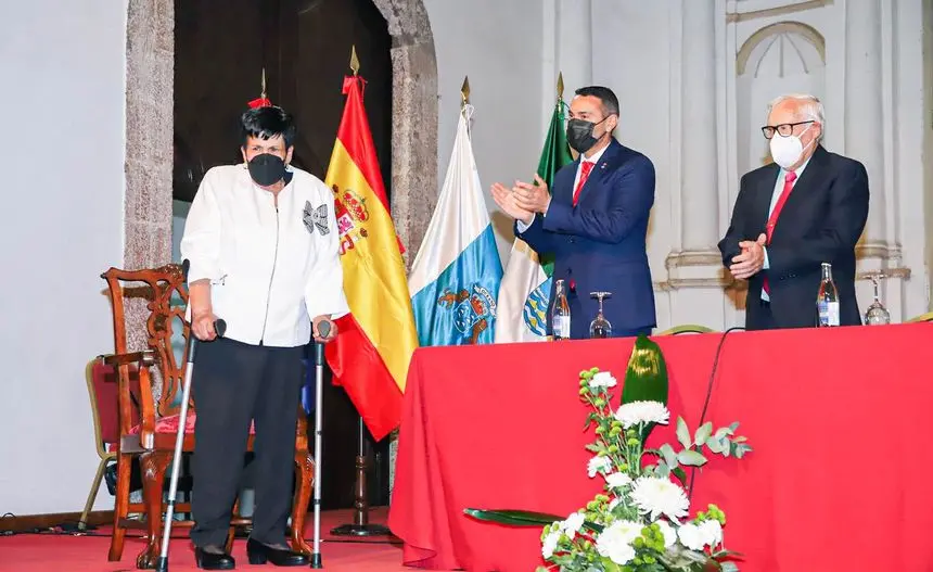 El alcalde de Teguise hizo entrega de la distinción a Margarona