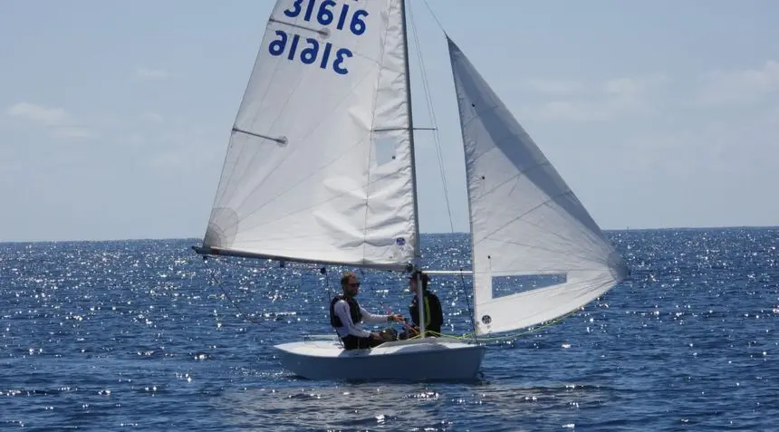 vela tres