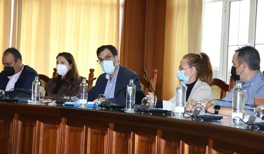 Imagen de los consejeros socialistas durante el pleno del viernes, entre ellos Isabel Martín.