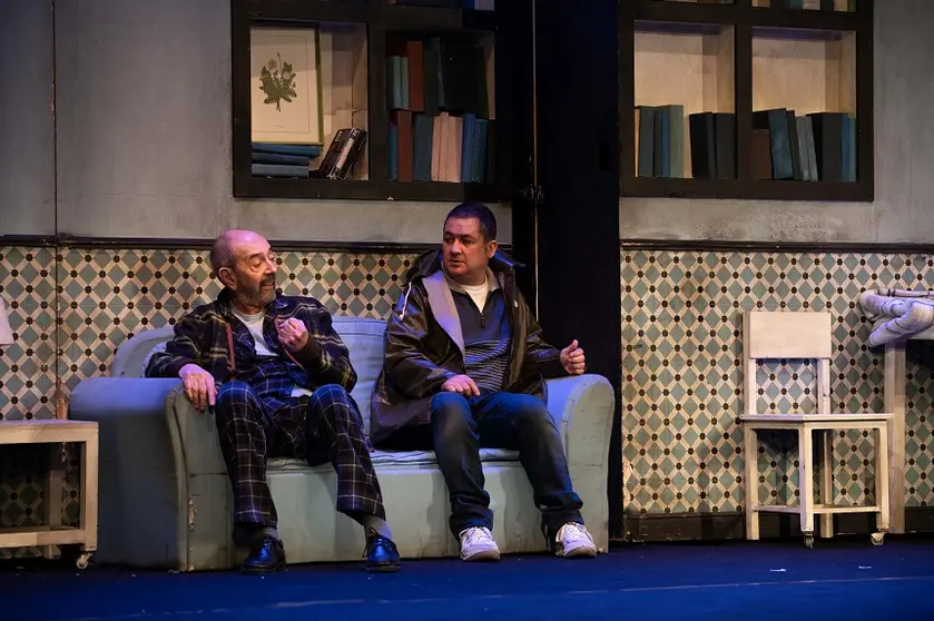 Miguel Rellán y Secun de la Rosa durante la representaciñon de la obra de teatro Los Asquerosos.