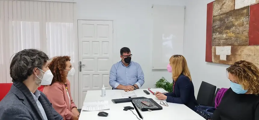 Reunión del  alcalde y la concejala Sanidad  con las represenantes del Colegio Oficial Enfermería Las Palmas.