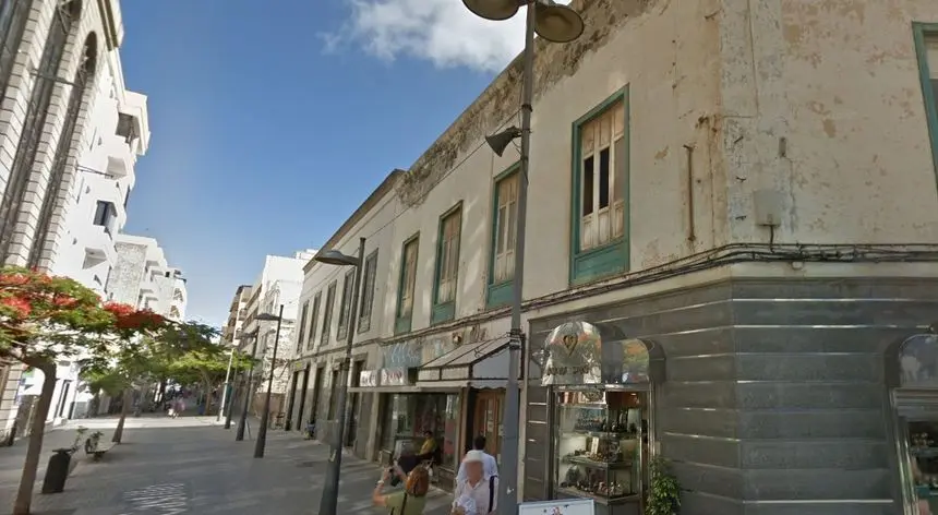 Imagen de la fachada del hotel Oriental en Arrecife