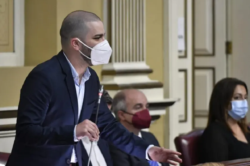 Jesús Machín Tavio durante su intervención en el pleno.