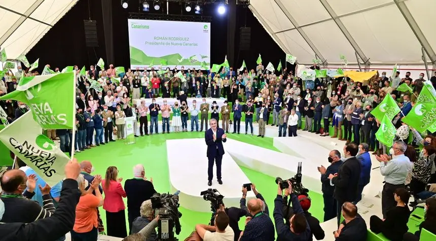 Román Rodríguez recibiendo el aplauso de los compromisarios del congreso