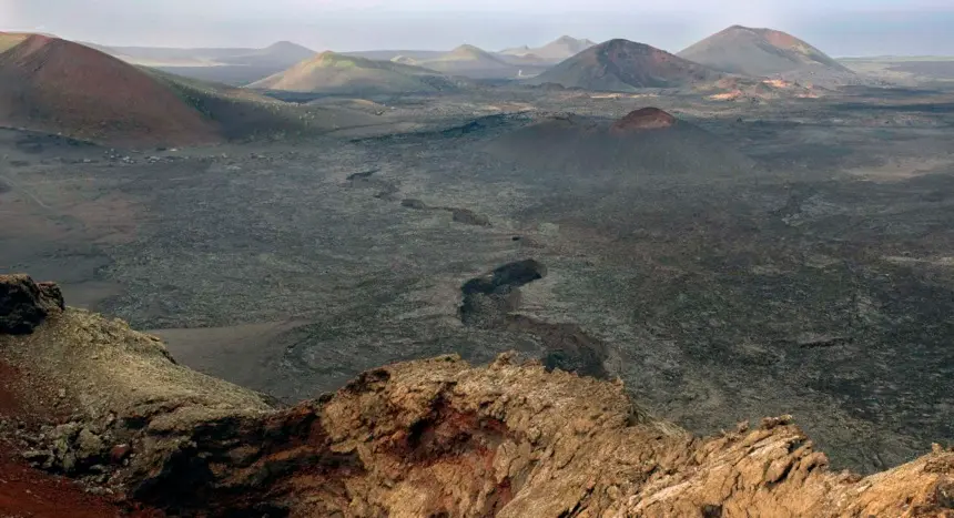 Imagen de archivo de volcanes en Lanzarote.