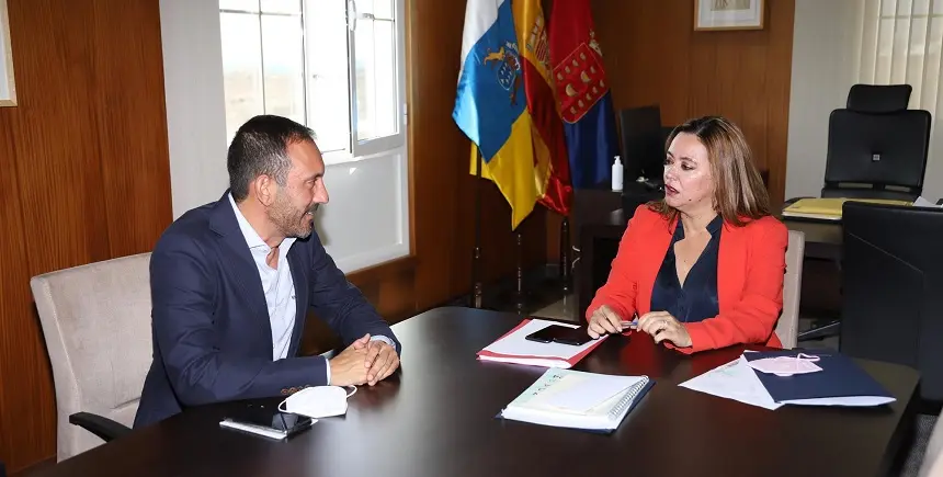 María Dolores Corujo junto a Miguel Ángel Fontes, consejero del Consejo Superior de Colegios de Arquitectos de España.