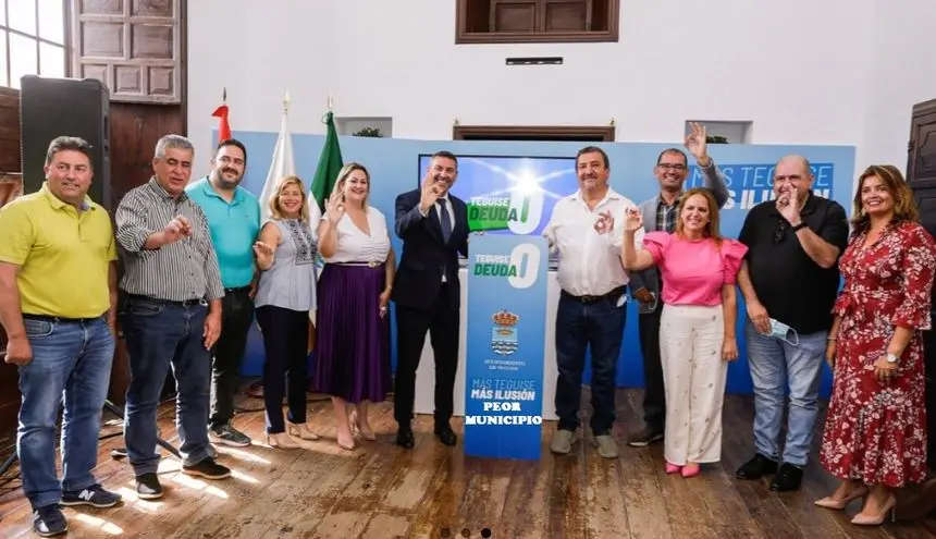 Imagen del grupo de gobierno de Teguise el día que dieron la rueda de prensa para explicar la deuda cero.