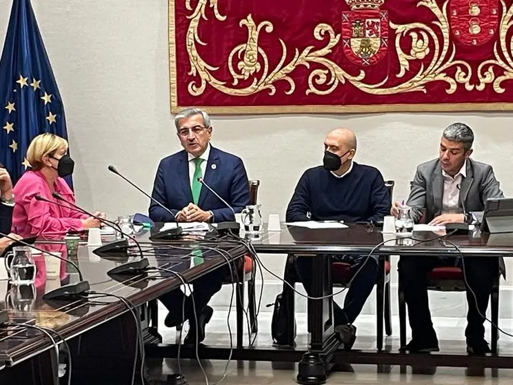 Román Rodríguez en el Parlamento.