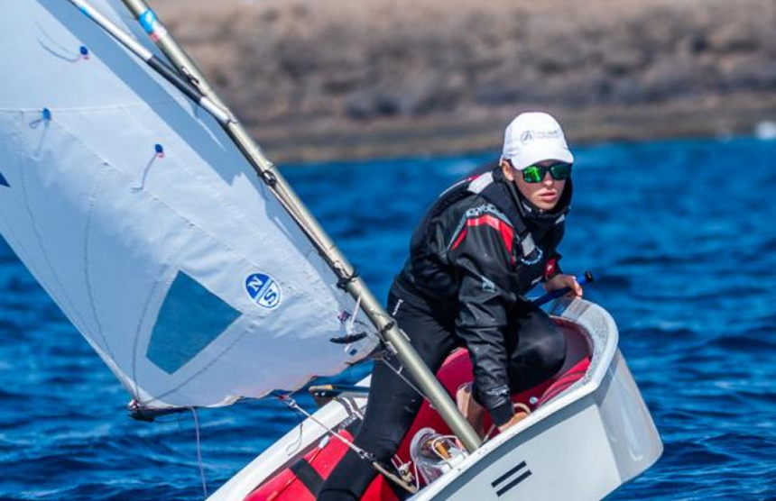 Gabriela Cañibano Salvago durante la regata de la categoría sub 16 femenina.