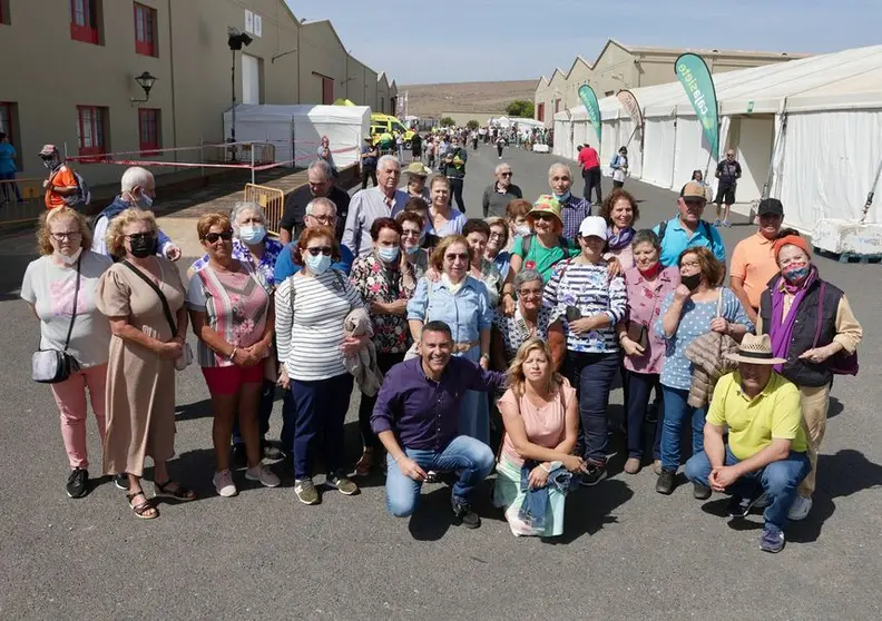 Alicia Páez en su vista con los mayores de La Graciosa a la Feria Agrotecnológica.