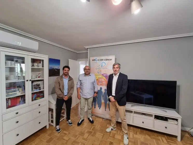 Fernando Clavijo, David Toledo y José Jerez en el piso de Pequeño Valiente en Madrid.