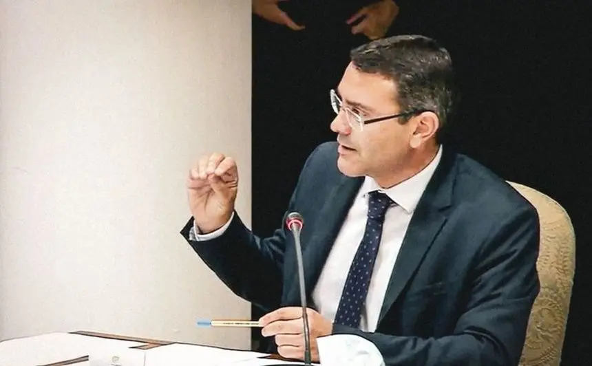 Oswaldo Betancort en una comisión parlamentaria.