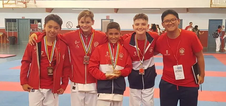 Representantes del club de karate Poliarrecife en el Campeonato de Canarias de primavera.