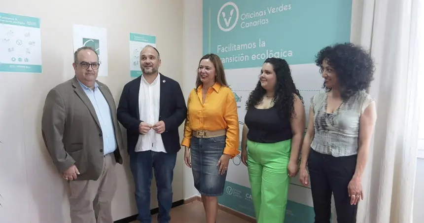 José Antonio Valbuena junto a María Dolores Corujo en la presentación de la sede de Oficinas Verdes en Lanzarote.