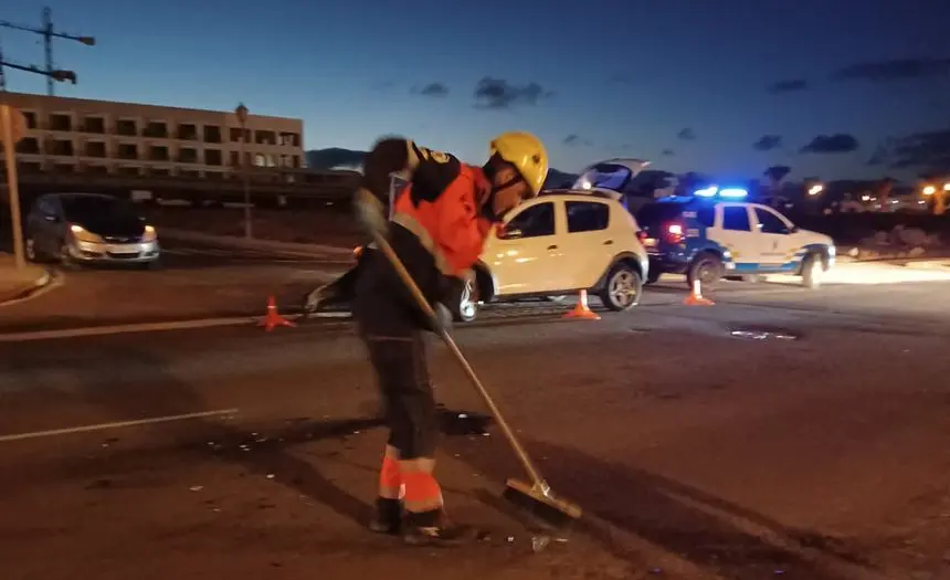 Actuación de los bomberos en la calle El Berrugo.