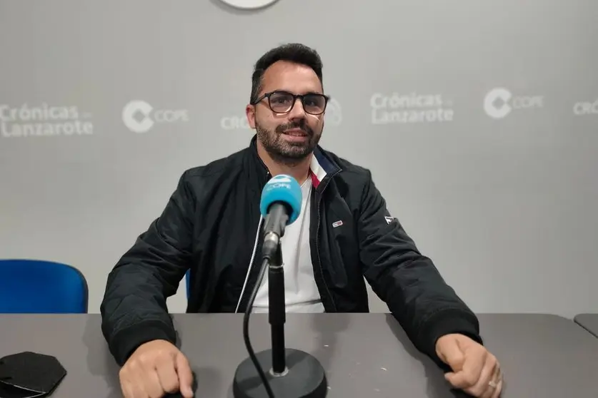 Echedey Eugenio en el estudio de Crónicas Radio - Cadena Cope.