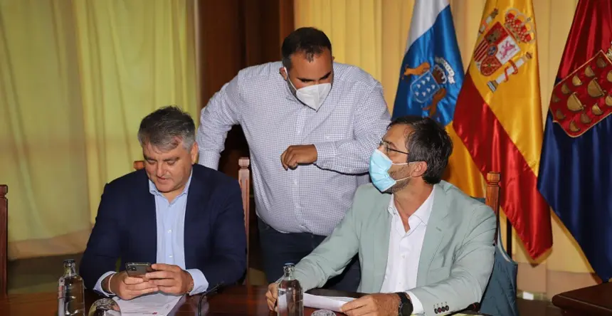 Samuel Martín junto a Pedro San Ginés y David de la Hoz en el  Pleno Ordinario de abril