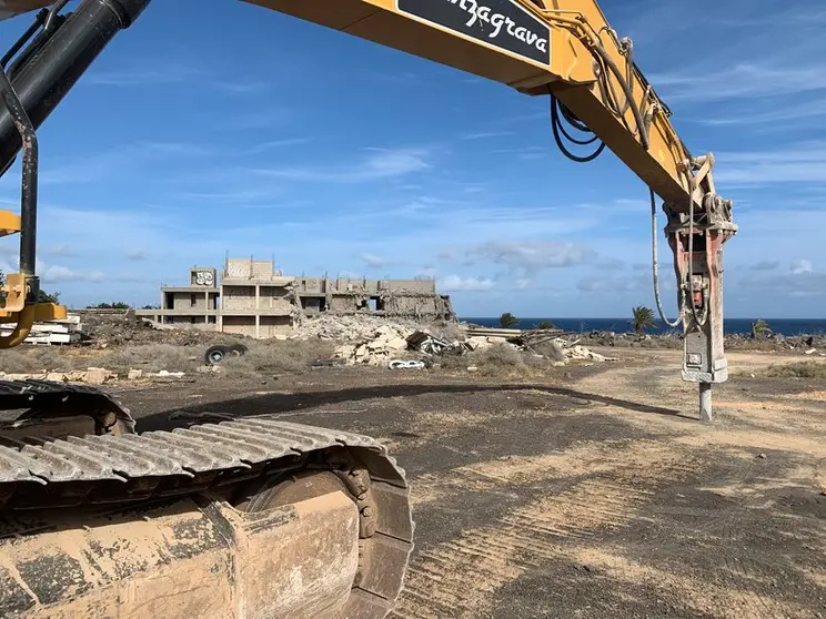 Derribo de un esqueleto en Costa Teguise.