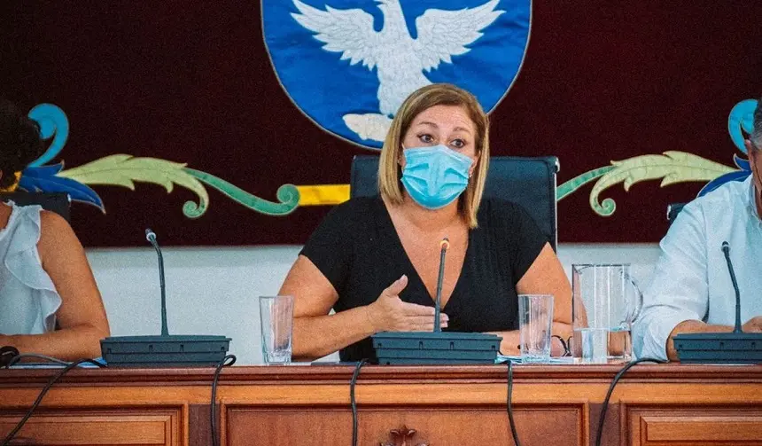 Astrid Pérez durante uno de los plenos del Ayuntamiento de Arrecife.