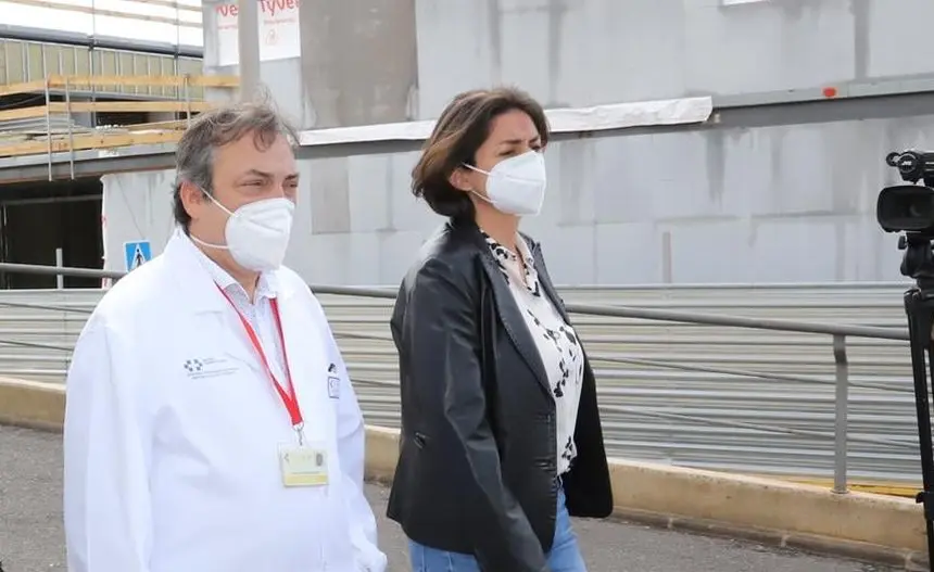 José Luis Aparicio visitando las obras del Hospital.