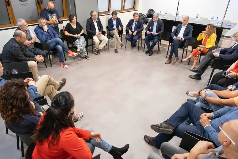 Reunión de Fernando Clavijo con las juntas directivas de la Asociación de Empresarios de Santa Cruz de Tenerife (Zona Centro) y de la Federación de Áreas Urbanas de Canarias.