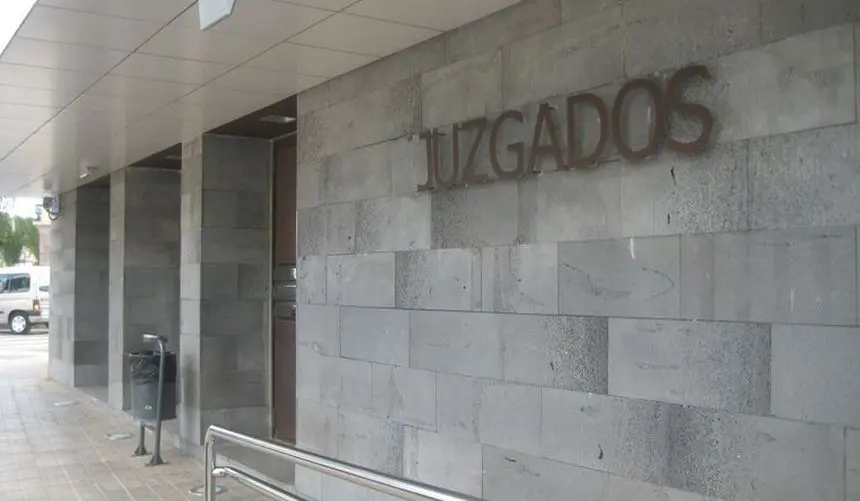 Imagen de la entrada a los Juzgados de Arrecife.