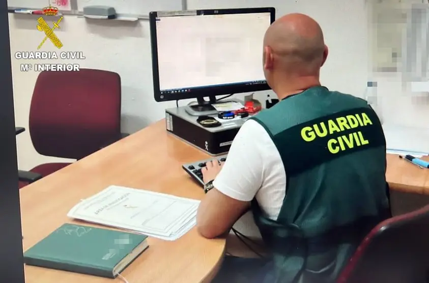 Guardia Civil encargado de la investigación.