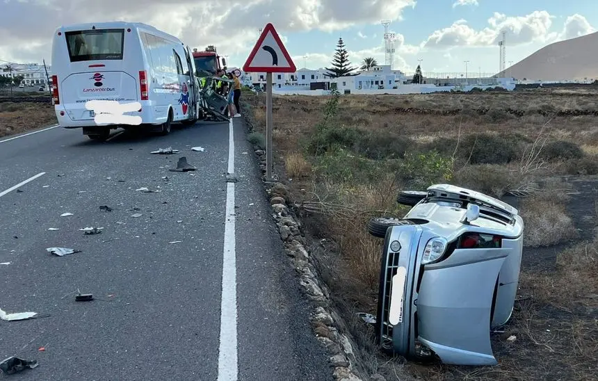 Imagen del aparatoso accidente que se ha producido este viernes.