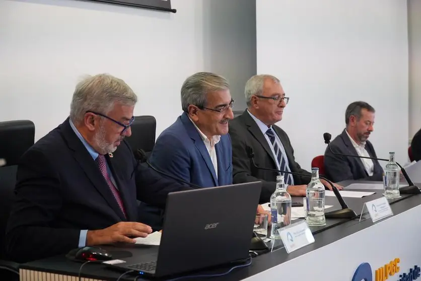 Román Rodríguez, vicepresidente del Gobierno de Canarias, en una rueda de prensa.