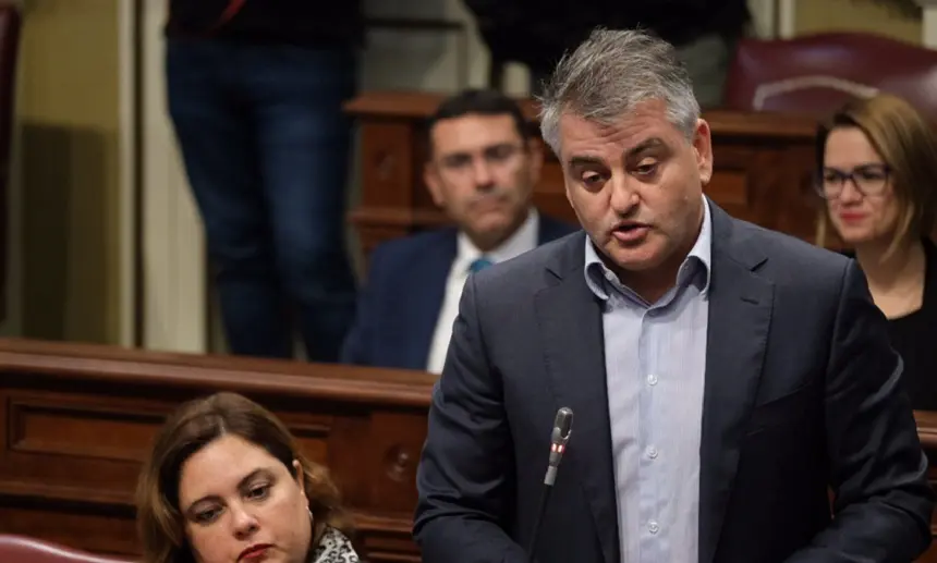 David de la Hoz en el Parlamento Canario.