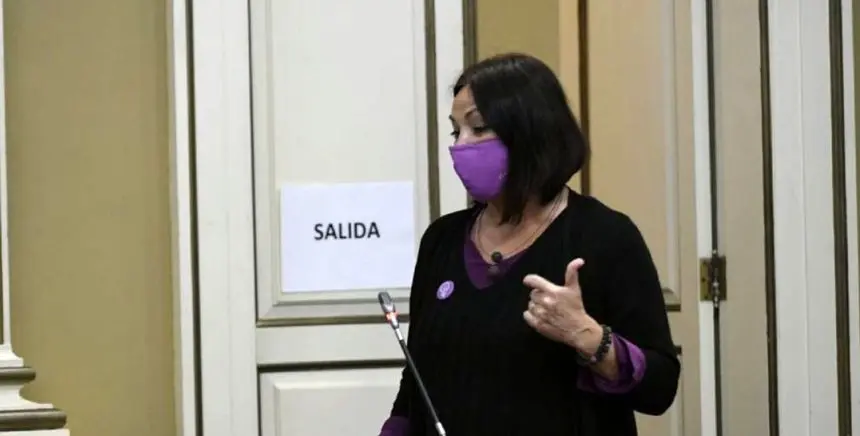 María del Río durante una intervención en la Cámára autonómica.