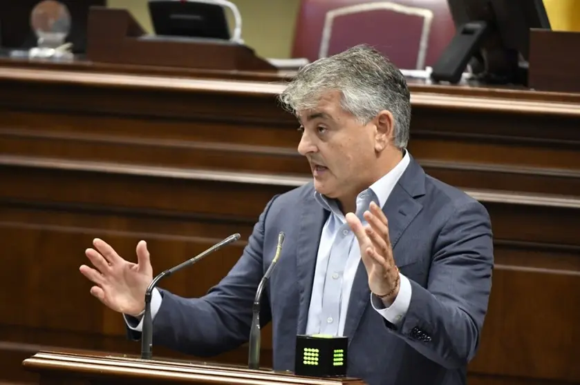 David de la Hoz en el Parlamento Canario.