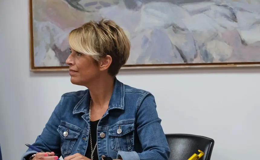 La consejera de Economía, Conocimiento y Empleo del Gobierno de Canarias, Elena Máñez, y la directora del Servicio Canario de Empleo (SCE), Dunnia Rodríguez, se reúnen con responsables de la Fundación Canaria Living Lab