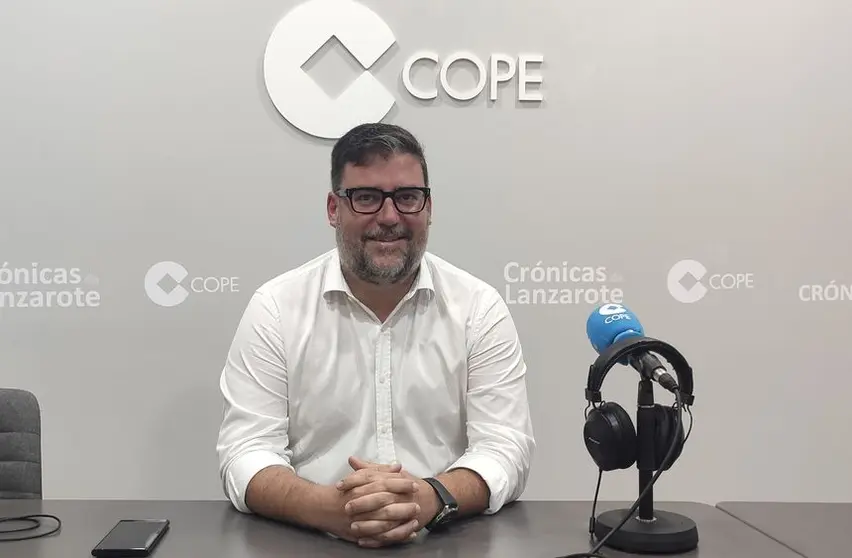 Isidro Pérez en el estudio de Crónicas Radio - Cadena Cope.