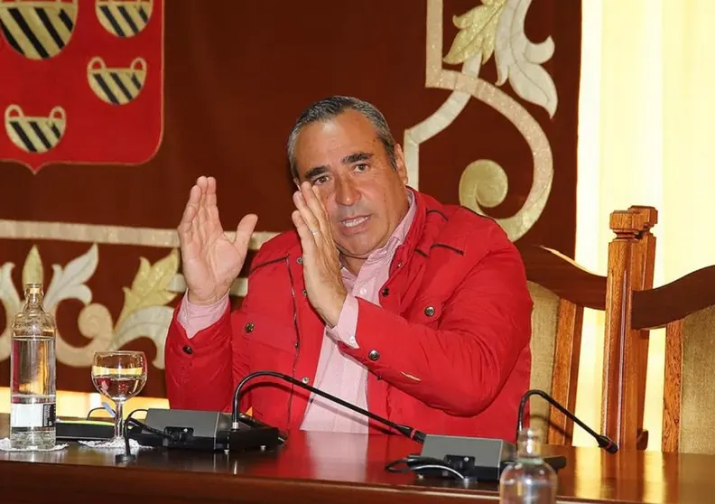 Ángel Vázquez durante la realización de uno de los plenos del Cabildo.